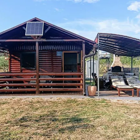 Vikendica Robinson House Orkula In The Heart Of Olive's Yard *