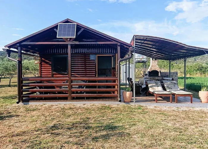 Feriehus Robinson House Orkula In The Heart Of Olive's Yard *