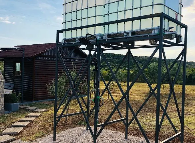 Robinson House Orkula In The Heart Of Olive's Yard Feriehus Puticanje