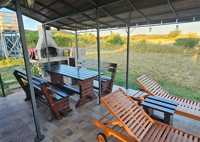 Robinson House Orkula In The Heart Of Olive's Yard Feriehus